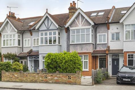 This generously sized ground-floor garden flat is presented in excellent condition throughout. It features two spacious double bedrooms, One bathroom, fantastic entertaining areas, and a charming gard