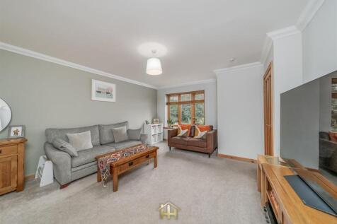 17 GREEN JULIAN PLACE INCHTURE PH14 9PA 030826 EDI