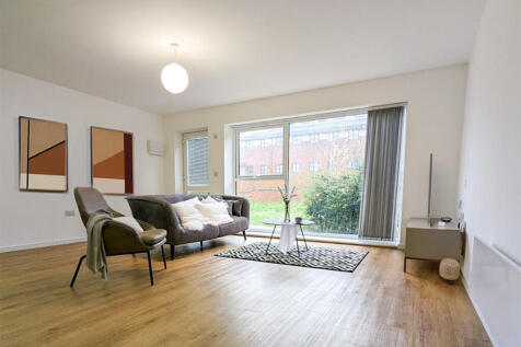 Modern 1 bed in a peaceful gated community with FREE WiFi, Pet friendly living and excellent access to Seacroft Hospital, local shops & Leeds City Centre.