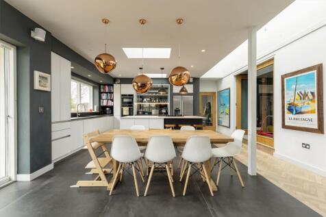 6 bed, 4 bath Detached in Edinburgh - Photo 3