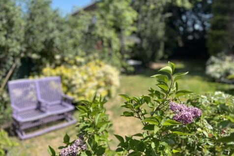 Presented by Clinton at EweMove Bexleyheath and Da