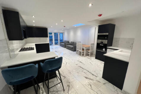 6 Bedroom Terraced in CF24 4DB