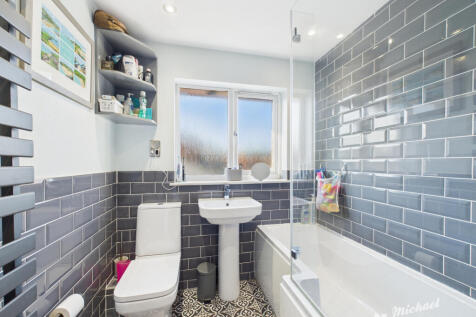 CAM03218G0-PR0831-STILL004