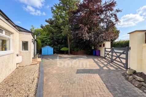 Burnside Cottage, Kilwinning driveway
