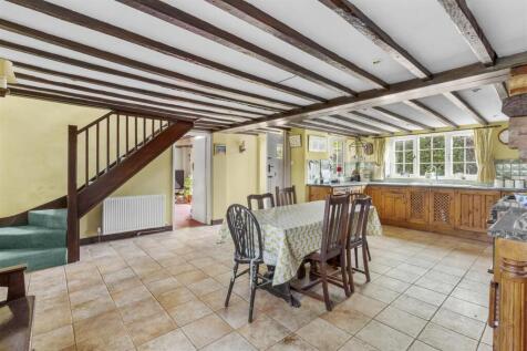 9 Main Rd, HP14 4QD-6.jpg