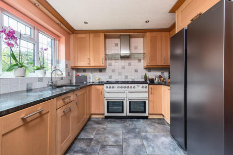 28 Raeburn Way (4...