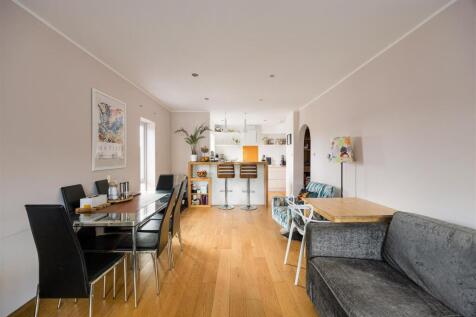 Diana Close, E18