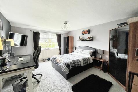 5 bed, 2 bath Farm House in Manchester - Photo 18