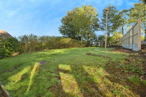 REAR GARDEN 02.jpg