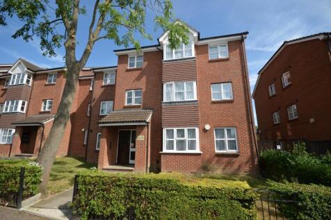 *AVAILABLE FROM 1st JULY / * This beautiful 2 bed Flat / Parking available
PERFECT for a single professional or couple looking for a long term home. Local Stations: - Grove Park ( 4 min walk) - Mottin