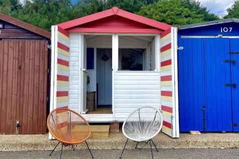 BEACH HUT FRONT