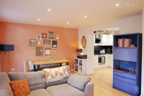 LIVING / DINING ROOM