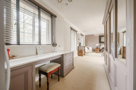 Principal Dressin...