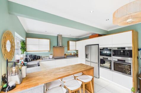 CAM02615G0-PR0125-STILL013