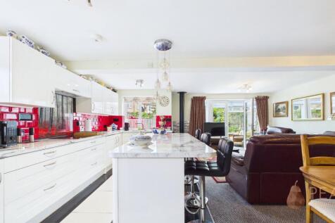 Open Plan Kitchen / Dining / Living Room