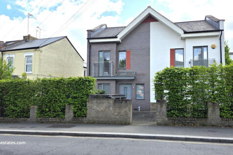 2 bed semi-detached house for sale Victoria Road,