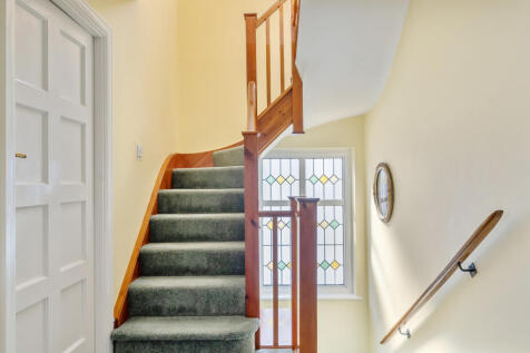 1349782-9-68bef4f...