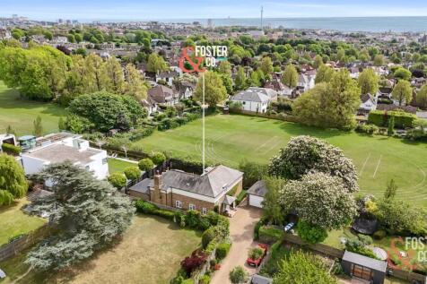 The Droveway, 22A-033logo.jpg