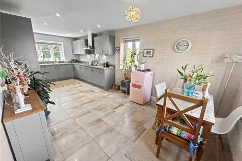 Kitchen/B'fast Room