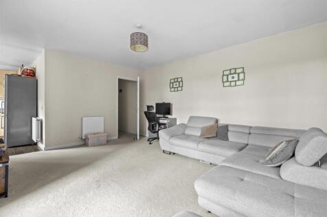 118 St Hughs Ave, HP13 7TZ-6.jpg