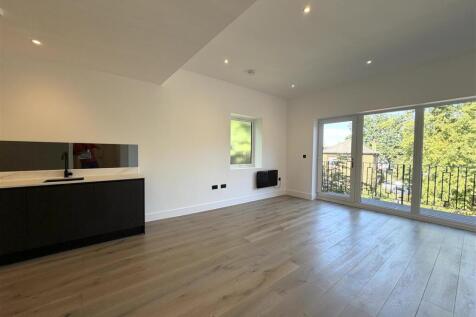 Living Room pic 2.jpeg