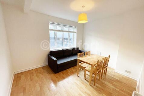 A well-presented 3 double bedroom apartment is well located within short walking distance to Euston Square and local amenities.