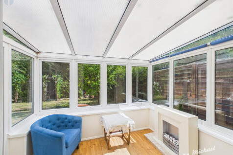 CAM03218G0-PR0738-STILL009