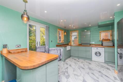 Modern Fitted Dining Kitchen: