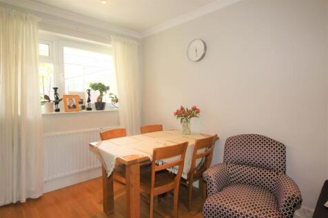 Fantastic two bedroom balcony flat in Putney!