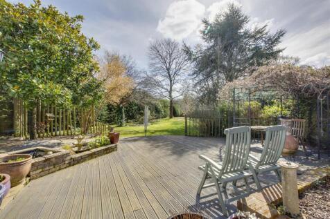 40 Wycombe Road, HP15 6RY-16.jpg