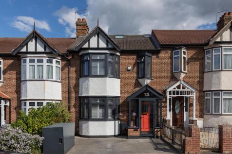 Warboys Crescent, E4