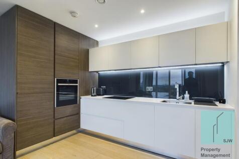 LUXURY 2 Bedrooms 2 Bathrooms (EN-SUITE) apartment situated inPatterson Tower (Kidbrook Village). Resident's gym and 24 hour concierge, easy access into the City via Train Station & buses