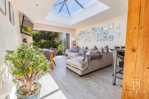 SITTING ROOM / DINING ROOM