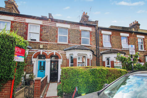 Hamways are happy to offer this newly decorated two-bedroom first floor flat.