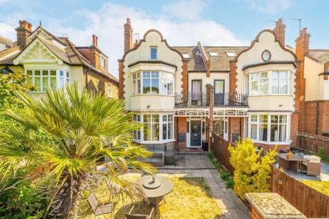 5 Bedroom House in SW20 0DS