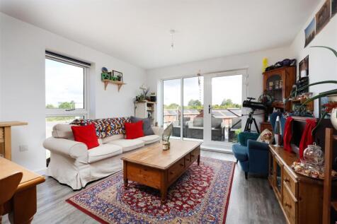 48 Flatts Close 3.JPG