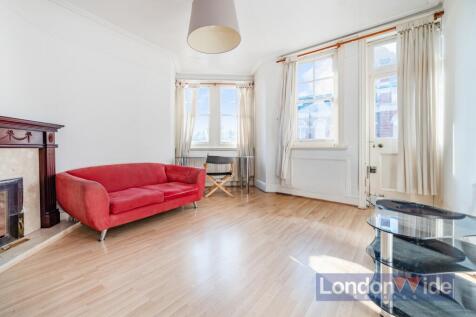 A great opportunity to rent this three-bedroom apartment The property comprises a reception room, three bedrooms, bathroom and a separate fitted kitchen. Benefits of a small balcony. fully furnished.