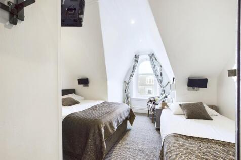 CAM03481G0-PR0082-STILL002