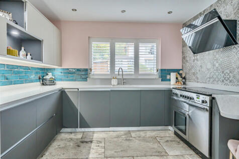 1368780-8-68f125c...