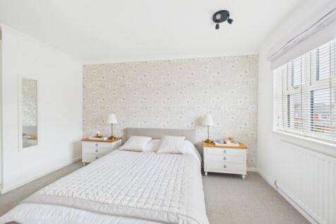 18. CAM04922G0-PR0087-STILL025