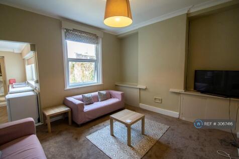 5 Bedroom Terraced in PR1 7PY