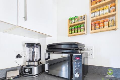 CAM01543G0-PR0151-STILL027