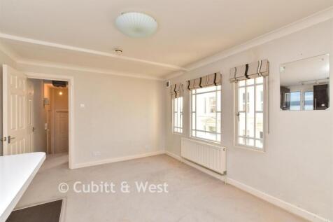 Kitchen / Lounge
