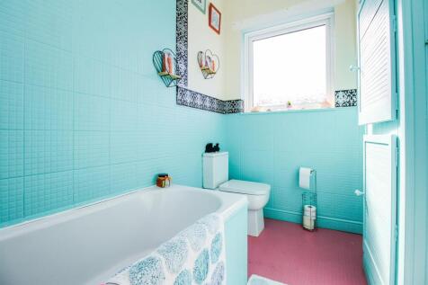 BATHROOM/W.C.