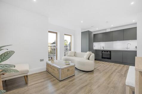 KITCHEN/LIVING ROOM