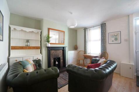 2 Bedroom House in LL57 2HA