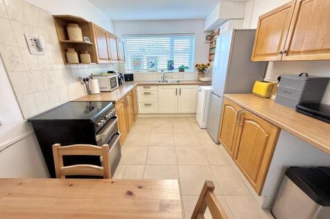 5 Dolphin Court K...