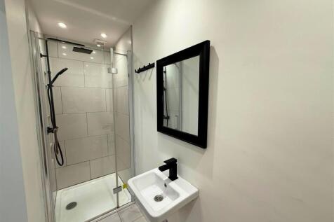 Bedroom one en-suite