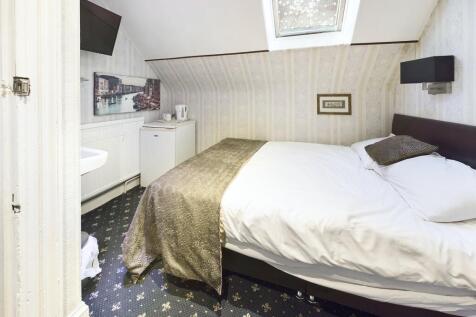 CAM03481G0-PR0082-STILL004