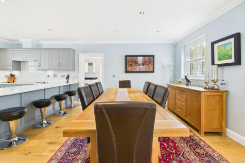 CAM04024G0-PR0028-STILL015